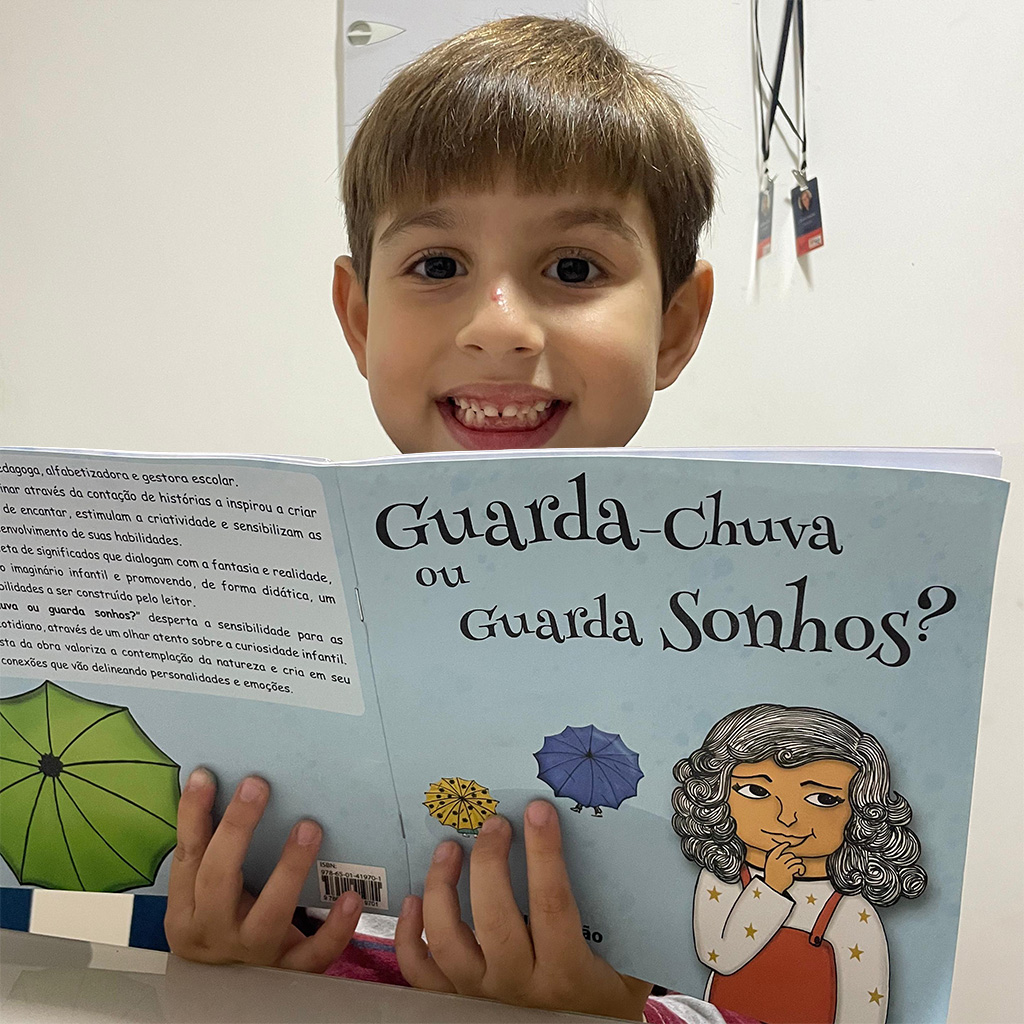 Foto de um leitor do livro Guarda-chuva ou guarda sonhos?